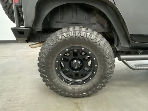 Used 2016 Jeep Wrangler Unlimited Rubicon w/ Connectivity Group AWD/4WD image 17