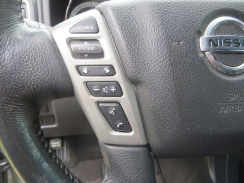 Used 2019 Nissan Titan SV w/ SV Convenience Package image 16