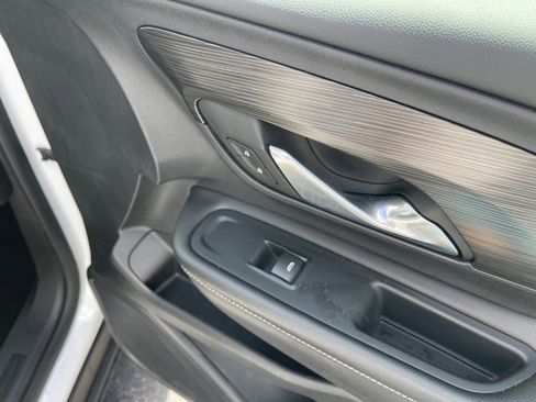 Used 2022 GMC Terrain SLE w/ Driver Convenience Package FWD image 19