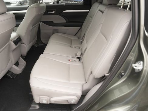 Used 2019 Toyota Highlander XLE image 13