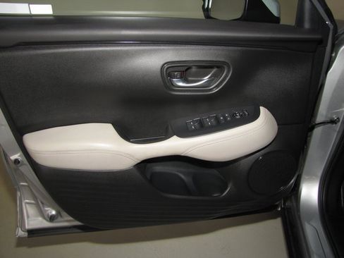 Certified 2023 Honda HR-V LX image 9