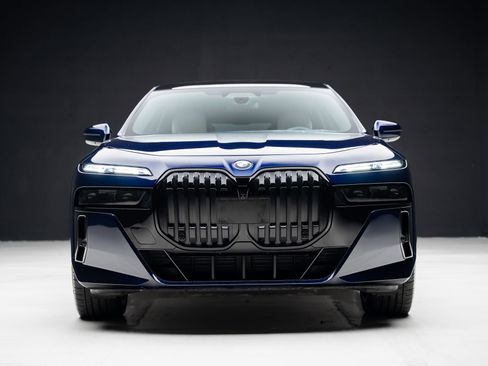 Used 2023 BMW i7 xDrive60 image 9