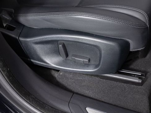 Used 2018 Jaguar F-PACE Premium image 29