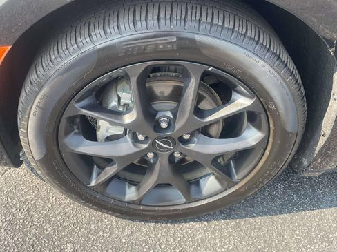 Used 2025 Chrysler Pacifica Limited FWD image 9