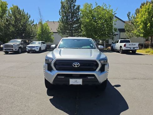 Used 2024 Toyota Tacoma SR5 AWD/4WD image 8