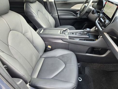 Used 2025 Toyota Grand Highlander AWD Hybrid image 17