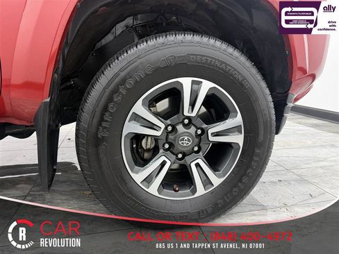Used 2018 Toyota Tacoma TRD Sport AWD/4WD image 8