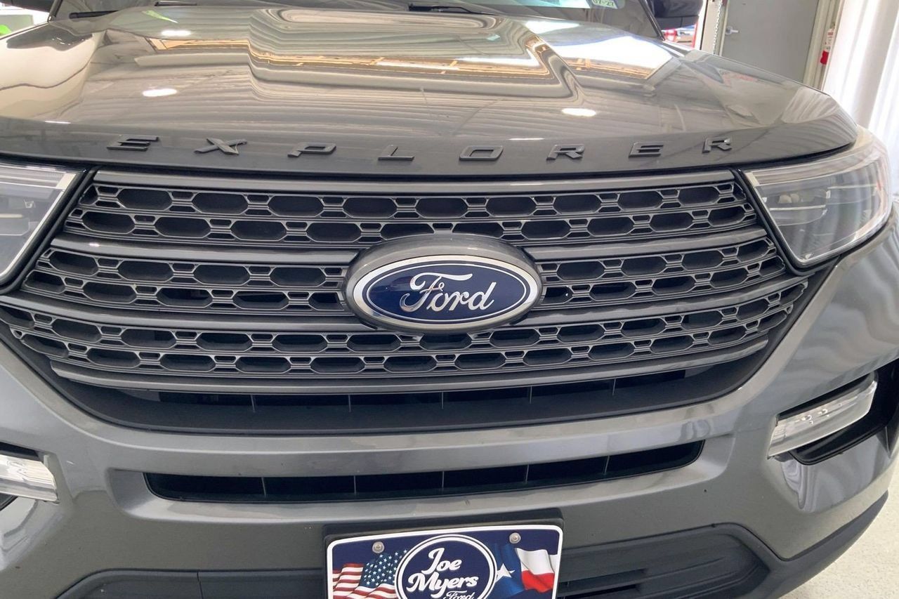 Used 2023 Ford Explorer XLT w/ Equipment Group 202A RWD image 27