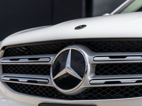 Used 2021 Mercedes-Benz GLC 300 4MATIC w/ Multimedia Package image 15