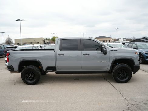 Used 2024 Chevrolet Silverado 2500 ZR2 w/ Technology Package image 4