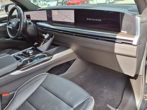 Certified 2025 Cadillac Escalade Premium Luxury w/ Touring Package image 8