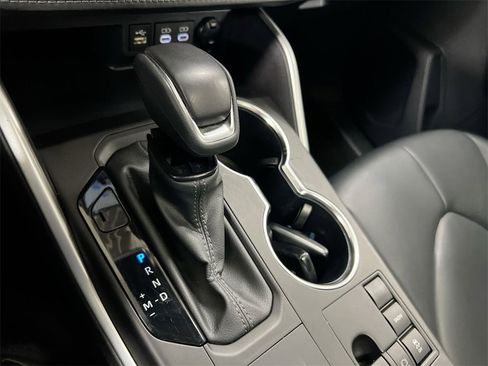 Used 2024 Toyota Highlander XLE image 16