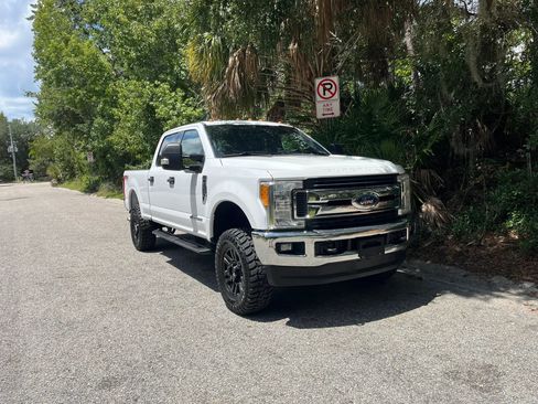 Used 2017 Ford F250 XLT w/ XLT Value Package AWD/4WD image 6