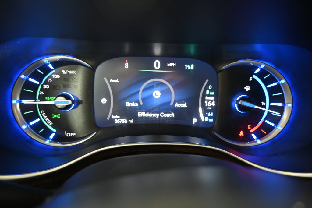 Used 2023 Chrysler Pacifica Limited FWD image 25