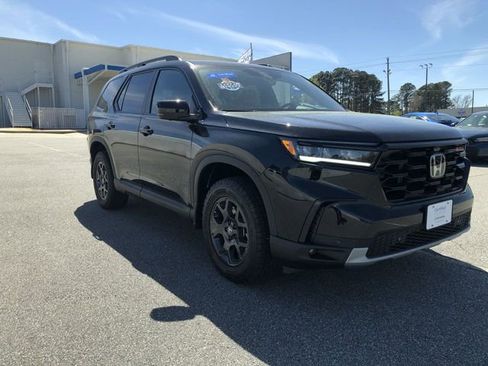 Certified 2025 Honda Pilot TrailSport image 2