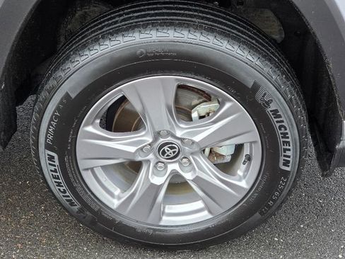 Used 2025 Toyota RAV4 XLE AWD/4WD image 9