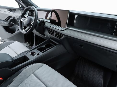 New 2026 Volkswagen Tiguan SE R-Line image 33