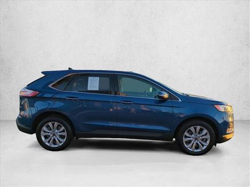 Used 2023 Ford Edge Titanium image 4