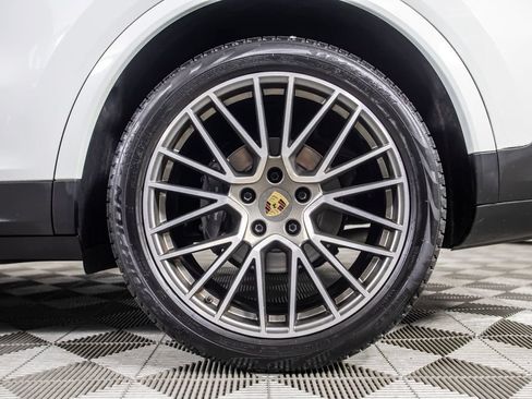 Used 2023 Porsche Cayenne Coupe AWD/4WD image 40