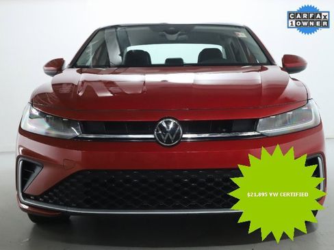 Certified 2025 Volkswagen Jetta SE image 5