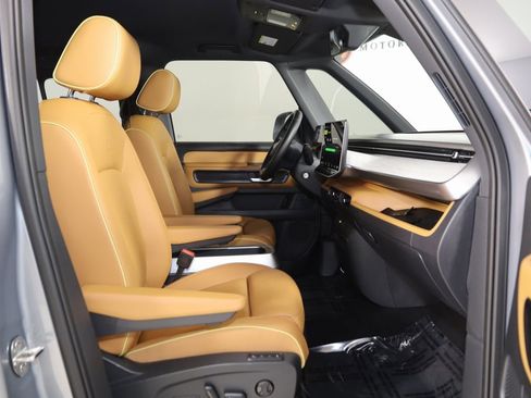 Used 2025 Volkswagen ID. Buzz Pro S image 12