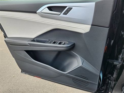 New 2025 Volkswagen Taos SE image 21