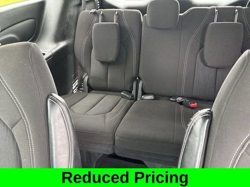Used 2023 Chrysler Pacifica Touring FWD image 30