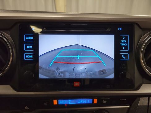 Used 2016 Toyota Tacoma Limited w/ Towing Package image 20