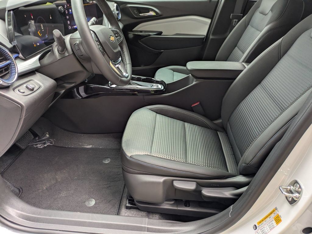 New 2026 Chevrolet Trax LT w/ Driver Confidence Package FWD image 10