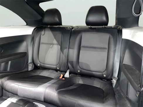 Used 2019 Volkswagen Beetle 2.0T SE image 13