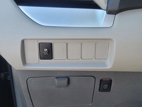 Used 2015 Toyota Sienna LE image 19