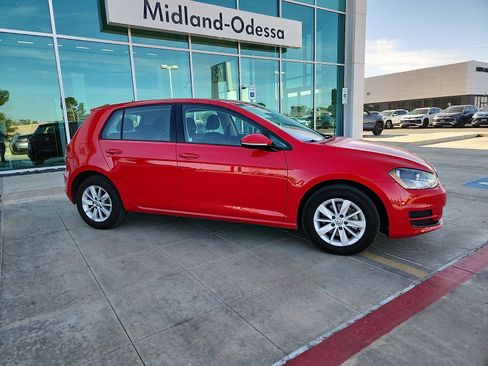 Used 2017 Volkswagen Golf S image 8