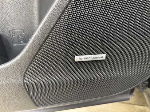 Used 2018 Subaru Forester 2.5i Touring w/ Popular Package #3B AWD/4WD image 10