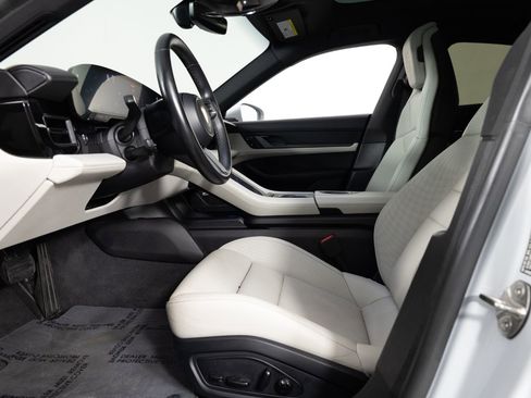 Used 2021 Porsche Taycan 4S w/ Premium Package image 14