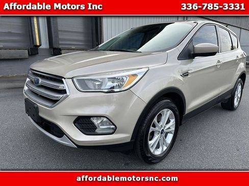 Used 2017 Ford Escape SE image 1