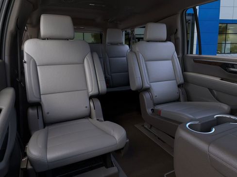 New 2026 Chevrolet Suburban Z71 image 17