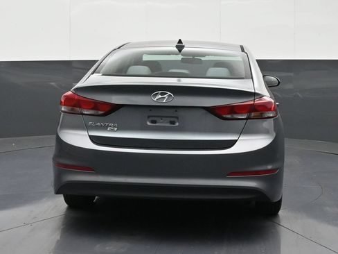 Used 2017 Hyundai Elantra SE FWD image 4