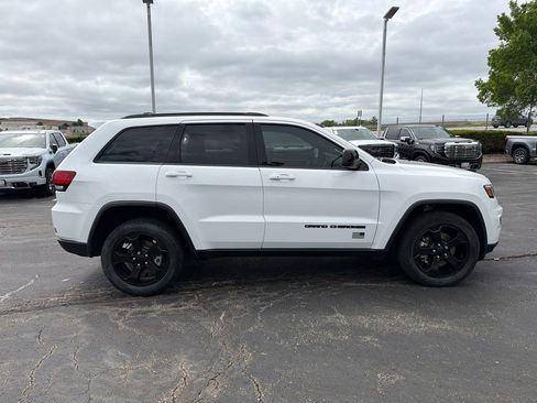 Used 2021 Jeep Grand Cherokee Freedom Edition AWD/4WD image 4