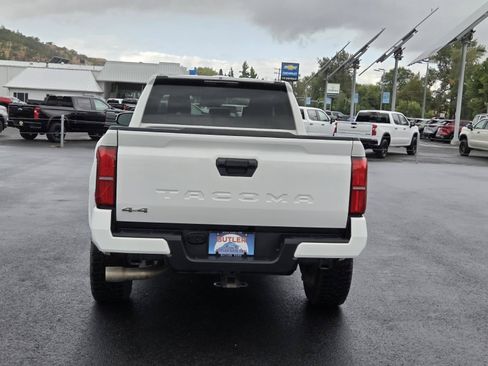 Used 2025 Toyota Tacoma SR5 AWD/4WD image 6