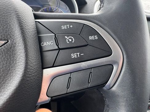 Used 2016 Chrysler 300 Limited RWD image 17
