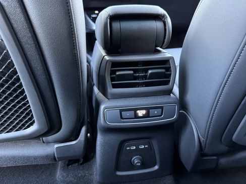 Used 2024 Audi Q4 e-tron Premium Plus w/ Premium Plus image 32