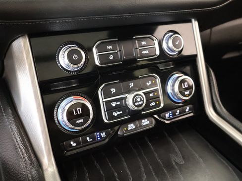Used 2021 GMC Yukon XL Denali w/ Denali Premium Package AWD/4WD image 7