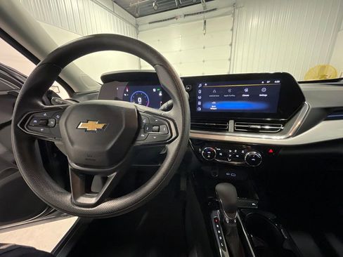 Used 2024 Chevrolet Trax LT FWD image 33