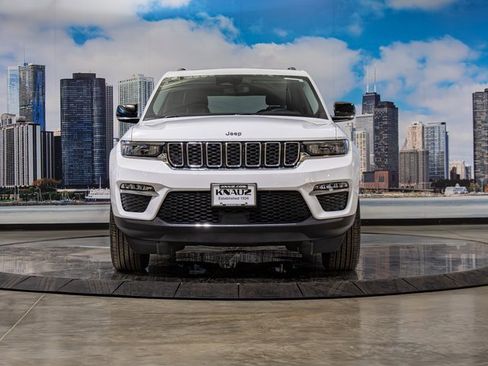 Used 2022 Jeep Grand Cherokee Limited image 3