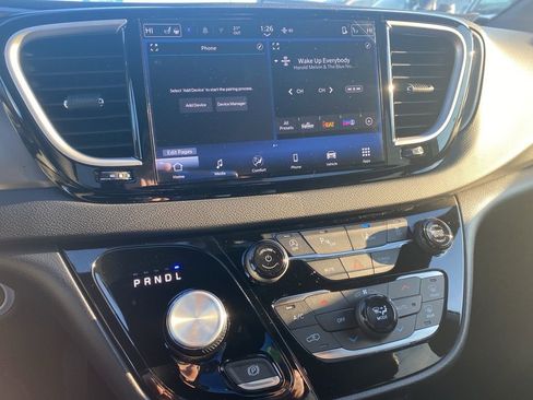 New 2026 Chrysler Pacifica Select image 30