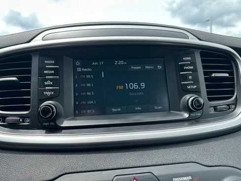 Used 2019 Kia Sorento AWD V6 image 48