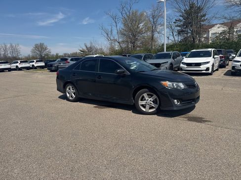 Used 2014 Toyota Camry SE image 19