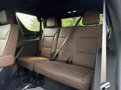Used 2025 Chevrolet Tahoe High Country AWD/4WD image 9