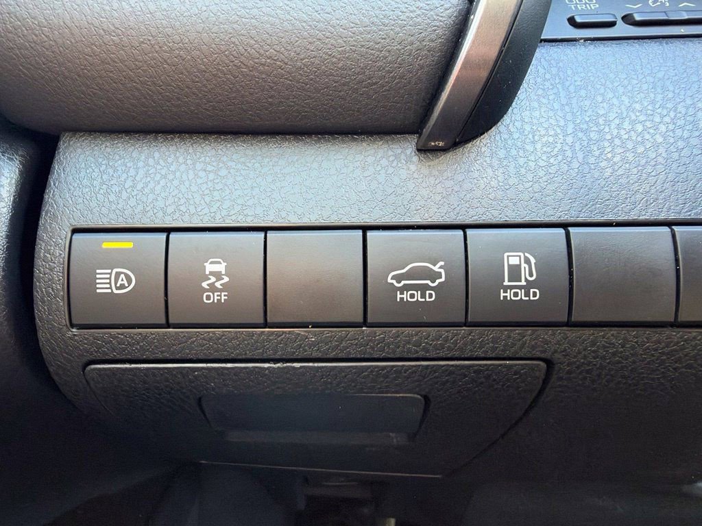 Used 2022 Toyota Camry SE w/ Convenience Package FWD image 29