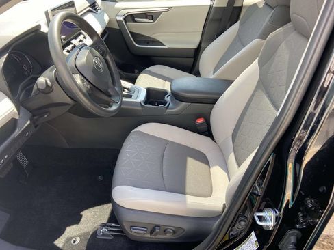 Used 2025 Toyota RAV4 XLE w/ Convenience Package FWD image 19